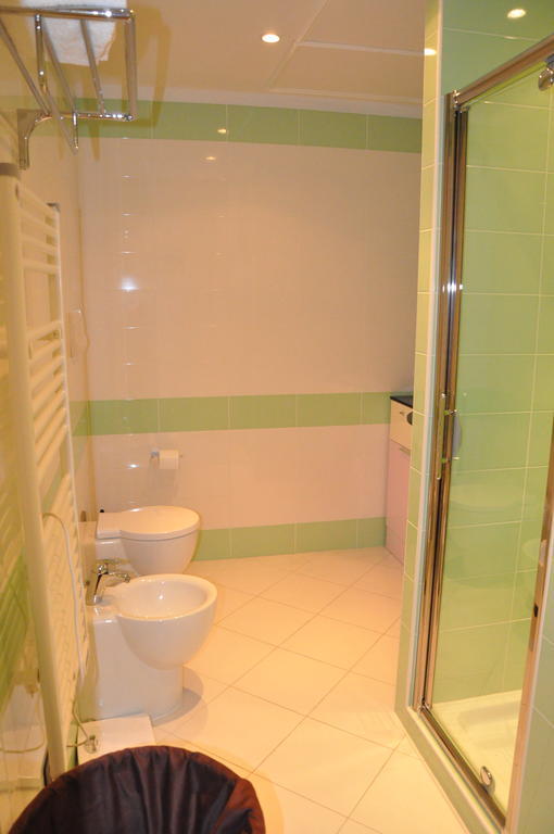 Giardino Dei Colori Dianella Appartamenti Pool Relax &Family Friendly Toscolano Maderno Δωμάτιο φωτογραφία