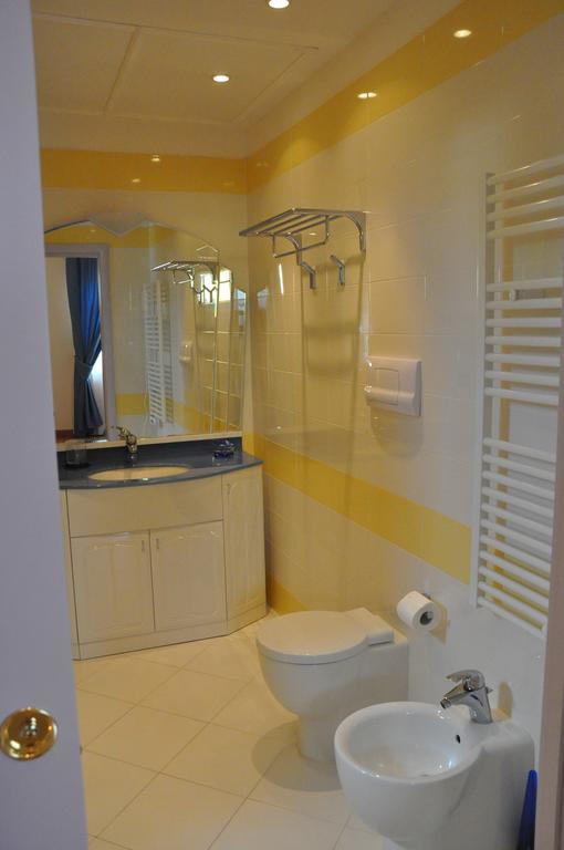 Giardino Dei Colori Dianella Appartamenti Pool Relax &Family Friendly Toscolano Maderno Δωμάτιο φωτογραφία